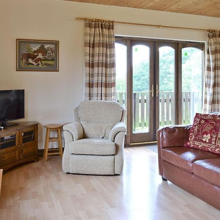 Woodside Lodge - Hw7520 Penybont ภายนอก รูปภาพ