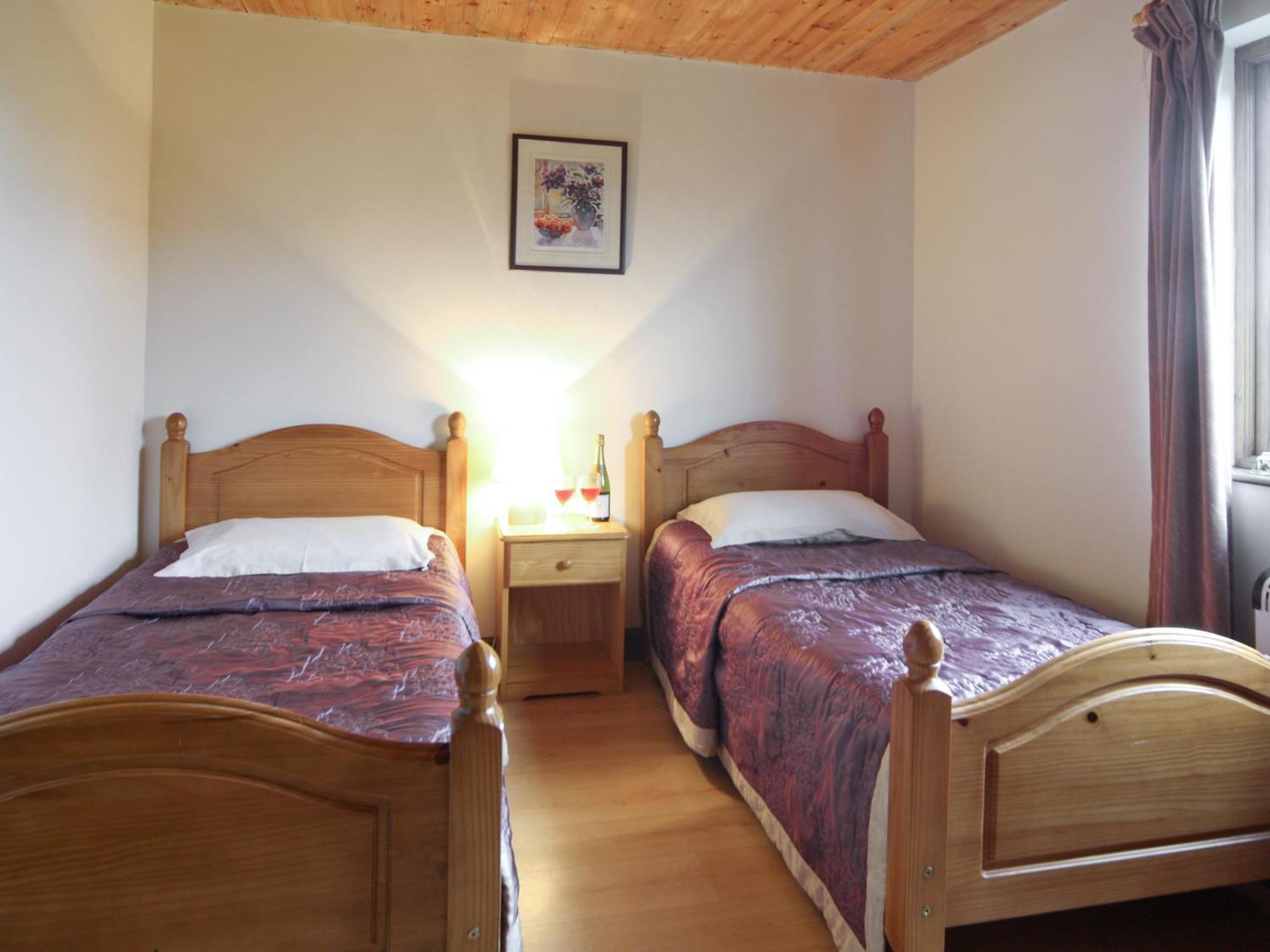 Woodside Lodge - Hw7520 Penybont ภายนอก รูปภาพ