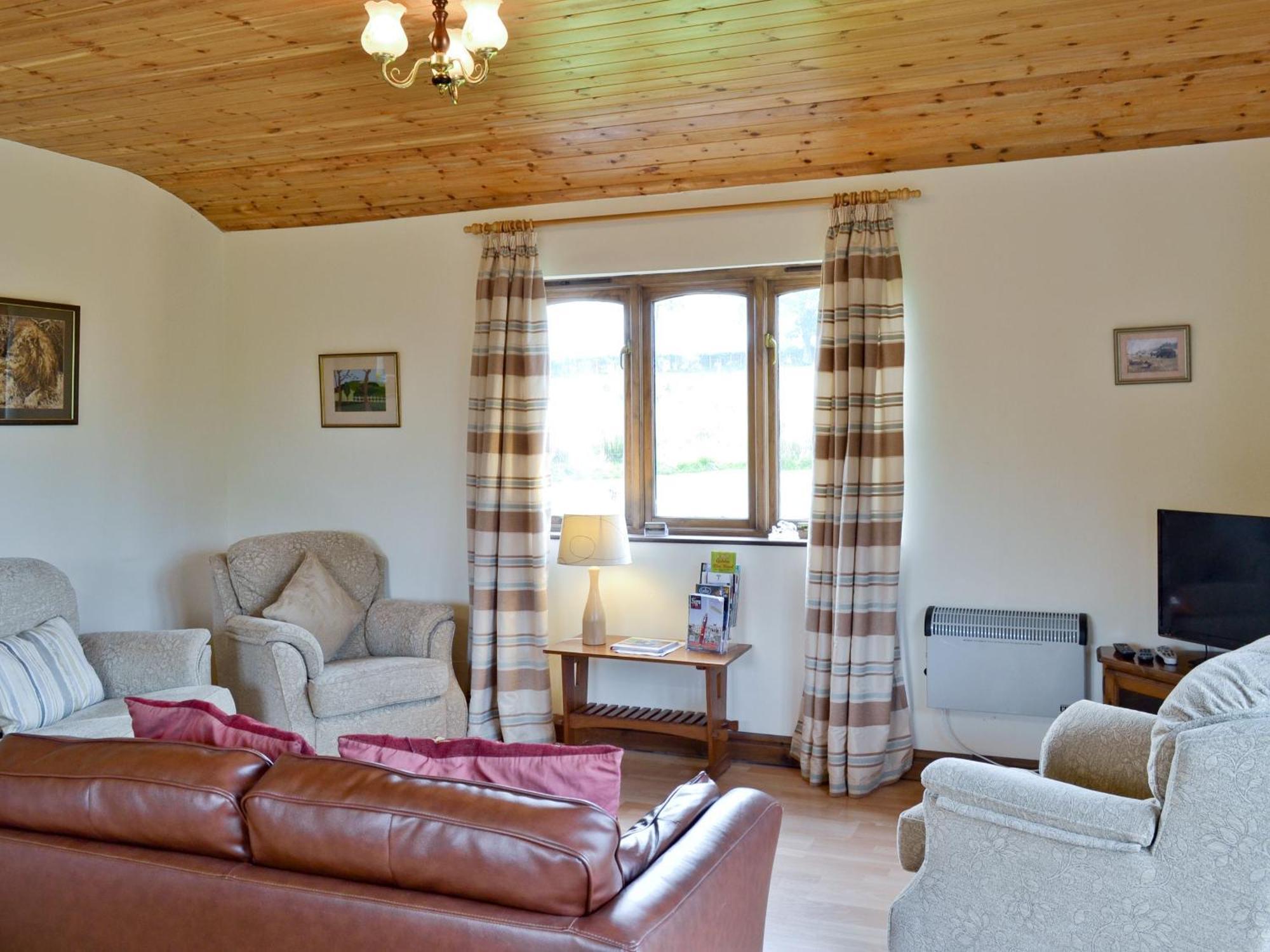 Woodside Lodge - Hw7520 Penybont ภายนอก รูปภาพ